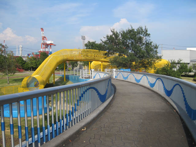 三重県四日市市の公園　シドニー港公園の橋